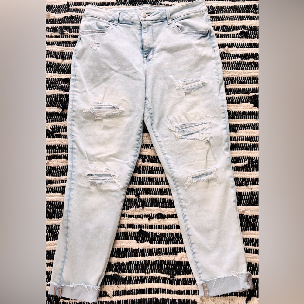 Maurices Mjeans, Light Blue Distressed Women Jeans